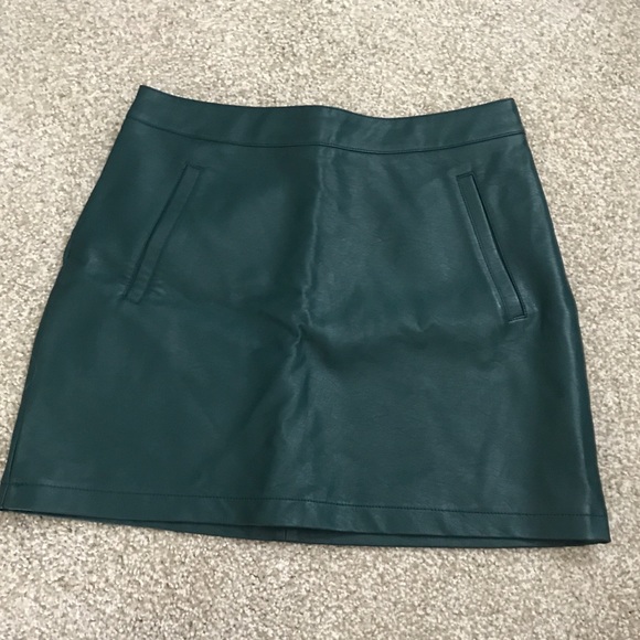 Emerald faux leather skirt - Picture 1 of 3